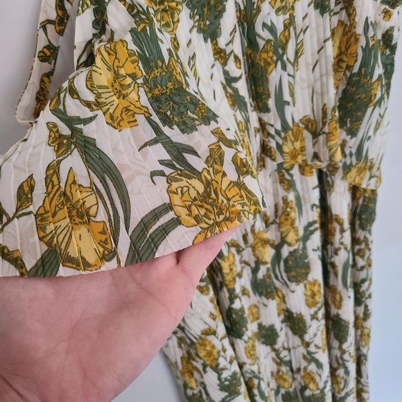 Pleated summer dress (formal or casual) - Picture 8 of 9